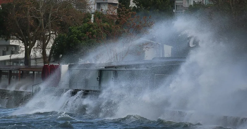 Marmara ile Ege için kuvvetli rüzgar ve fırtına uyarısı