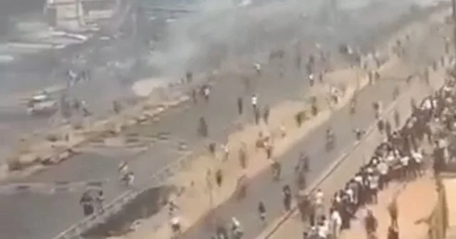 Togo’da Gnassingbé rejimine karşı ayaklanma: Halk “anayasal darbe”ye karşı sokaklara döküldü VİDEO İZLE