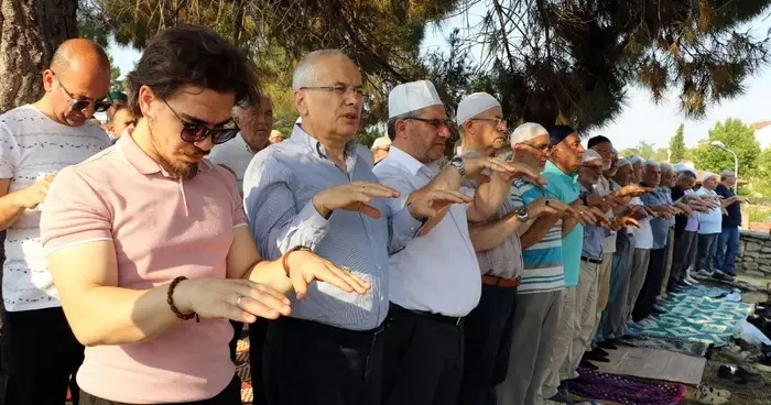 Yangınların devam ettiği Karabük te yağmur duası yapıldı