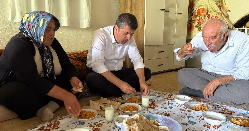 Ev hapsi kaldırılan Abdurrahman Tutdere, anne ve babasını ziyaret etti: Özgürlük dünyanın en güzel şeyi