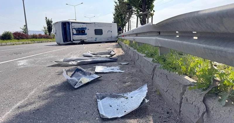 Erzurum da askeri personel servisi devrildi: 13 yaralı