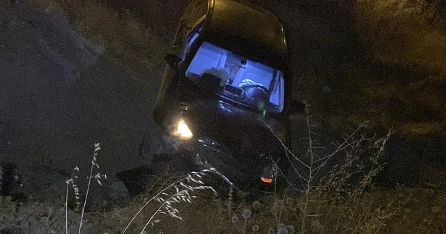 Elazığ da şarampole düşen otomobildeki 5 kişi yaralandı Elazığ Haberleri