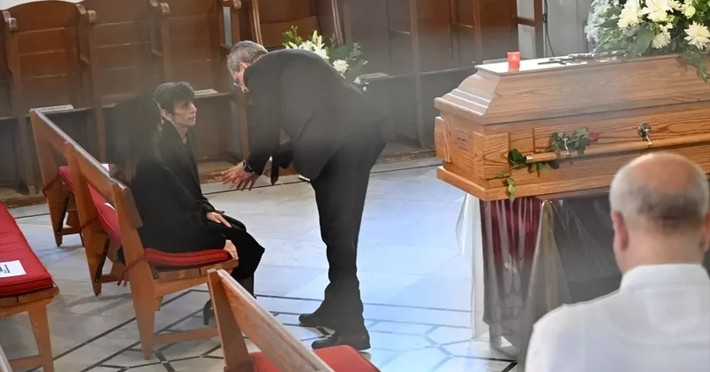 Feyruz, oğlu Ziyad Rahbani yi son yolculuğuna uğurladı