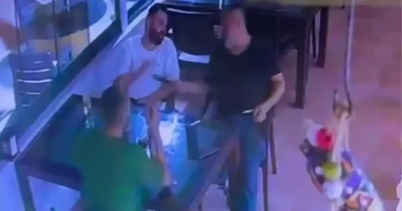 Beraber oturduğu polisi vurdu, hiçbir şey olmamış gibi içeceğini içti