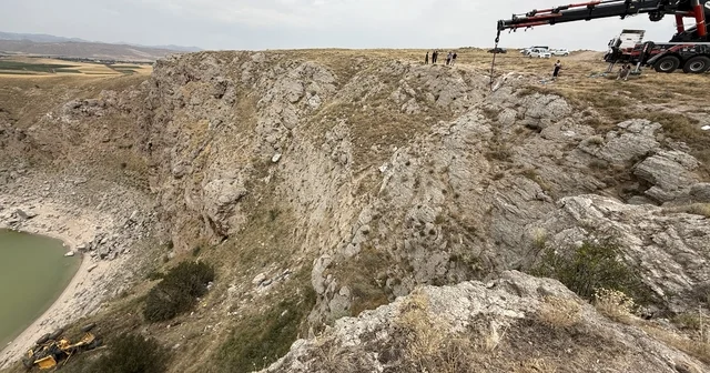 Greyderin uçuruma sürüklediği otomobilde ölen Gülsüm, köye tatile gelmiş Sivas Haberleri