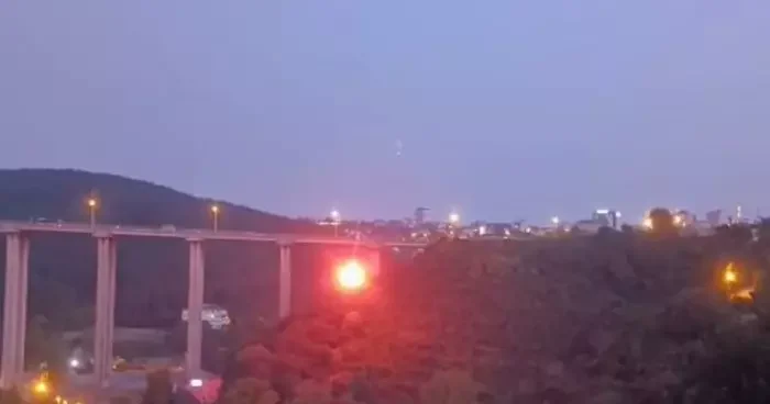 Beykoz da yangın! Yanan cisim ağaçların üstüne düştü
