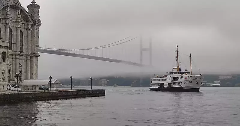 İstanbul Boğazı’nda sis etkili oluyor