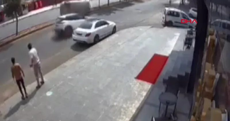 Cipe çarpan taksinin takla attığı kaza kamerada