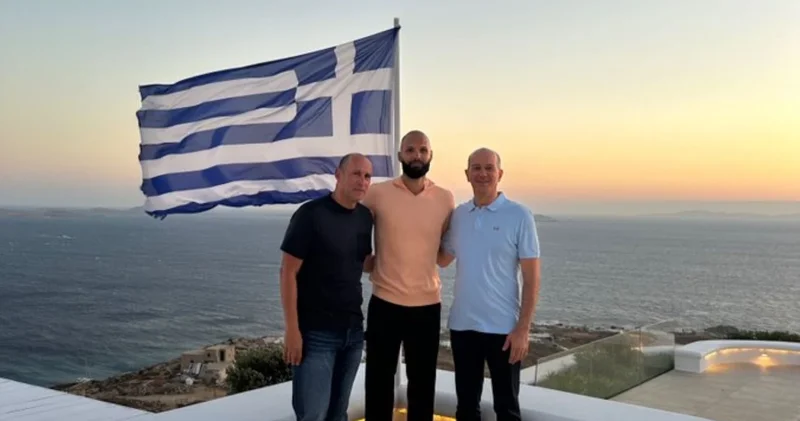 Bu aptalı üç sezon daha izlemek zorunda kalacak olan Olympiakos taraftarlarına üzülüyorum.