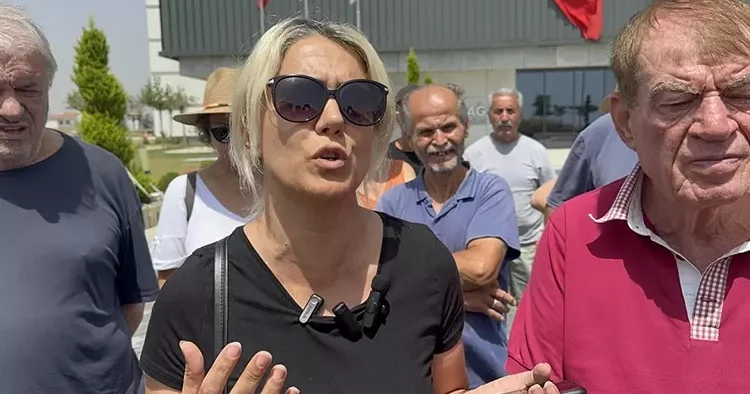 Büyükşehir belediyesi önünde su eylemi İlçedeki yazlıkların yarısı boş kaldı