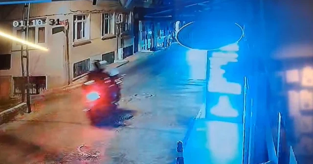Sarıyer de motosikletli silahlı saldırı anı kamerada Gündem Haberleri