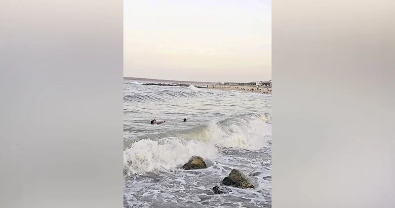 İstanbul a yasağa rağmen denize giren şahıslar boğulma tehlikesi atlattı