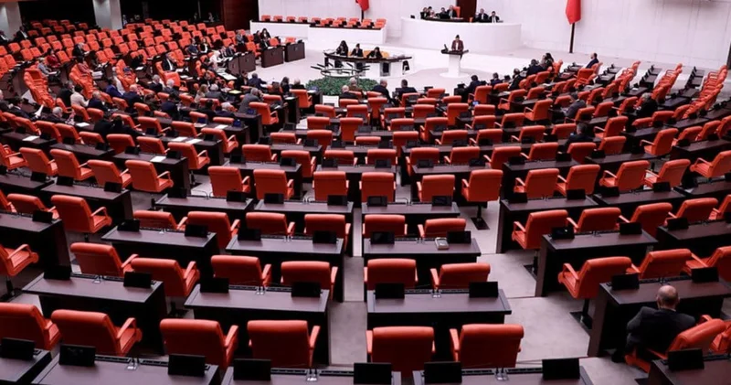 Asgari ücretli için kılını kıpırdatmayan vekiller bir de emekli maaşı alıyormuş