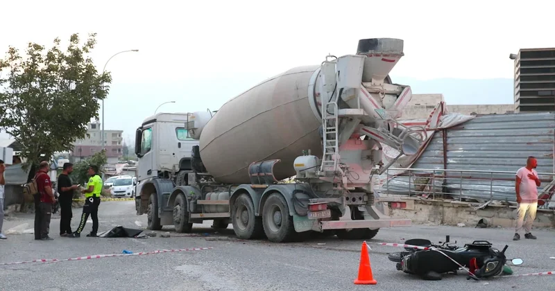 Korkunç kaza! Beton mikseriyle çarpışan motosikletteki 2 kişi öldü Sözcü Gazetesi
