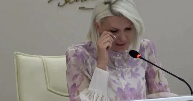 AK Parti Bilecik belediye meclis üyelerinin desteği CHP li başkanı ağlattı VİDEO İZLE