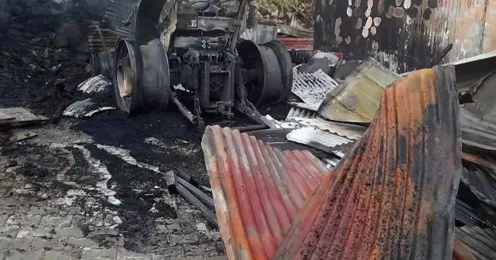 Elazığ’da yanan traktör kullanılmaz hale geldi