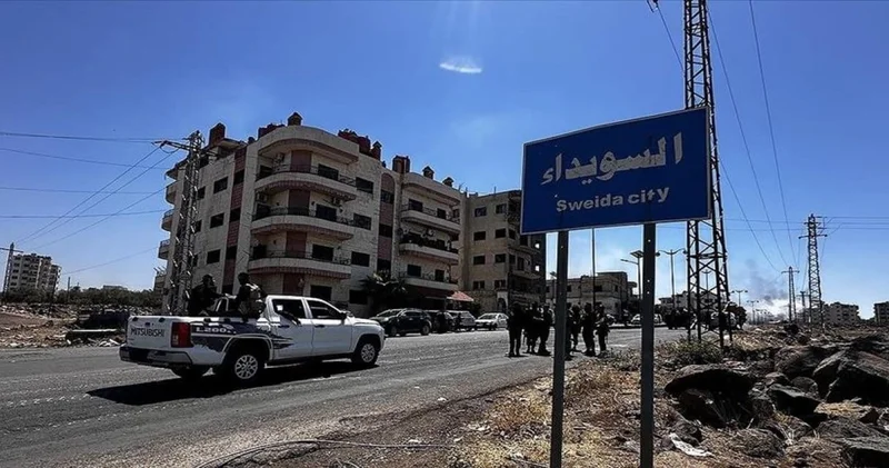 Yüzlerce kişi çatışmada öldü: 150 bin sivil Süveyda dan tahliye edildi