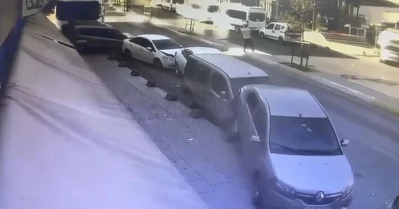 Kaza yapan tırın kayarak 5 araca daha çarptığı anlar kamerada