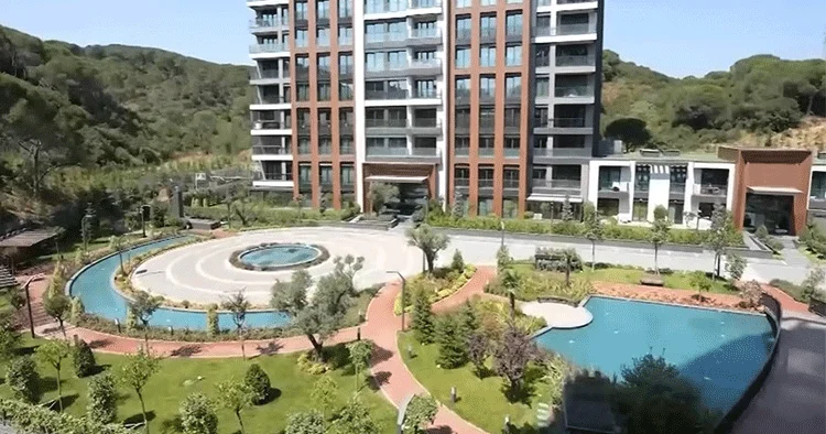 Ünlü sanatçı evinin kapılarını açtı! Güne kuş sesleriyle başlıyor...