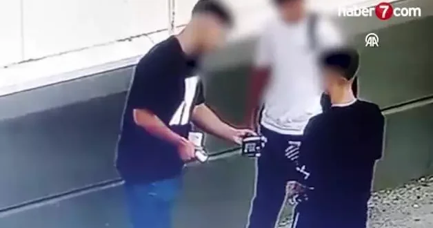 Esenyurt’ta bir kişiyi sıkıştırıp gasbeden 2 çocuk gözaltında