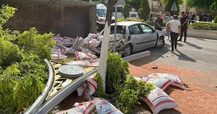 Freni patlayan tır zincirleme kazaya yol açtı, 1 kişi hayatını kaybetti