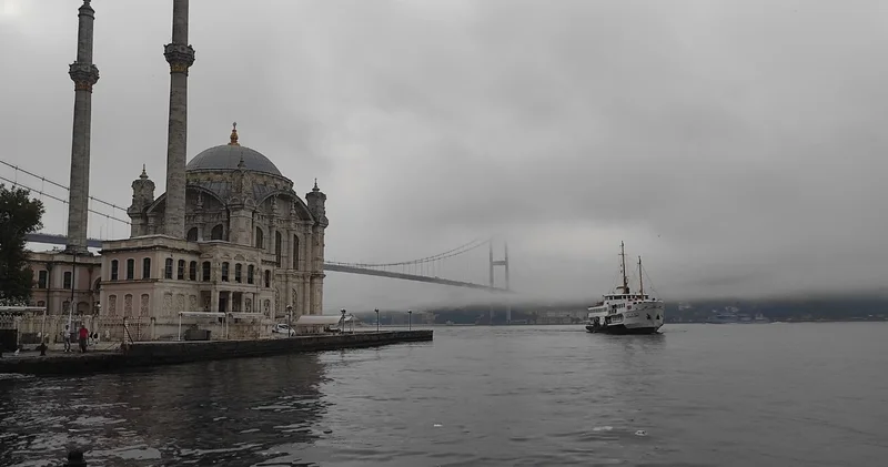 İstanbul sis altında