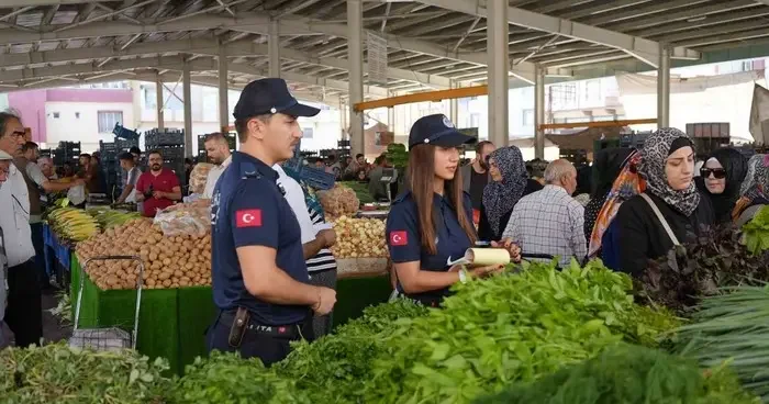 Şehitkamil’de zabıta ekiplerinden pazar yerlerinde sıkı denetim