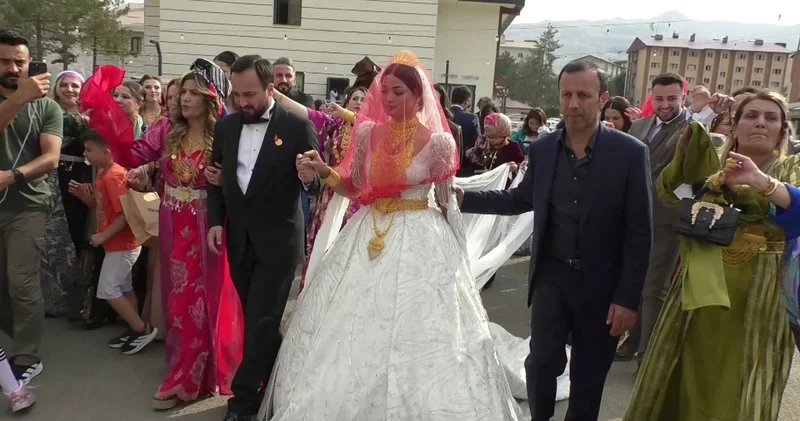 Aşiret mensubu başkana görkemli düğün
