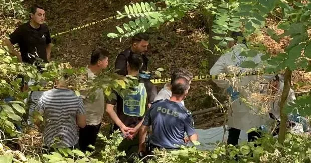 İstanbul haberleri Sarıyer de dehşet: Başına siyah poşet geçirilmiş ceset bulundu! Üzerinden çıkan notta... 28 Temmuz 2025