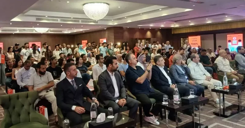 Tunus taki Uluslararası Öğrenci Tanıtım Fuarı na gençlerden yoğun ilgi