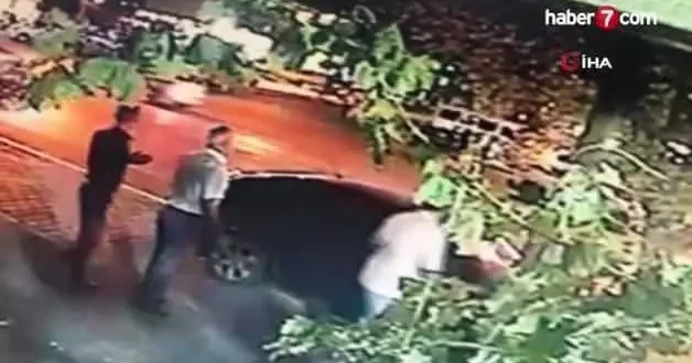 Konya da feci kaza: Yola fırlayan çocuğa iki otomobil çarptı!
