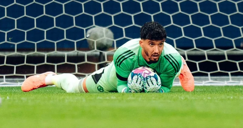 Altay Bayındır havalara uçtu