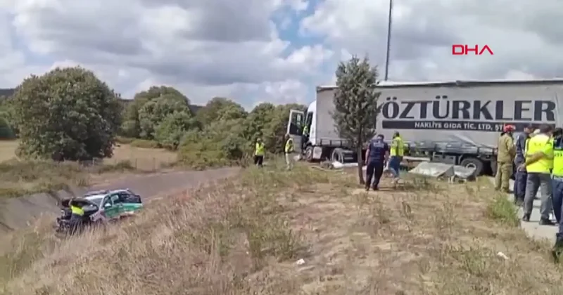 Çekmeköy de TIR ın çarptığı jandarma aracı su kanalına düştü