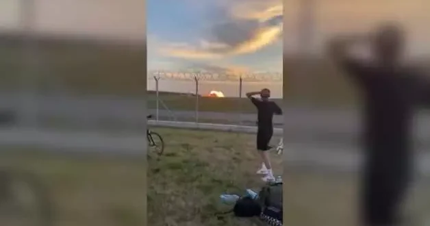 Polonya ya ait F 16 savaş uçağı böyle düştü: Görenlerin tepkisi kamerada!
