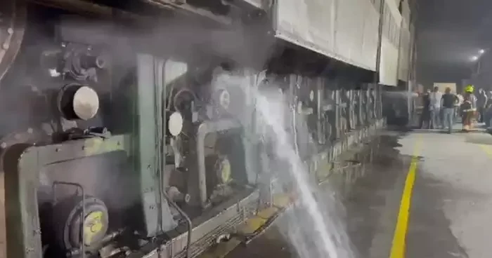 Balıkesir de kağıt fabrikasında yangın