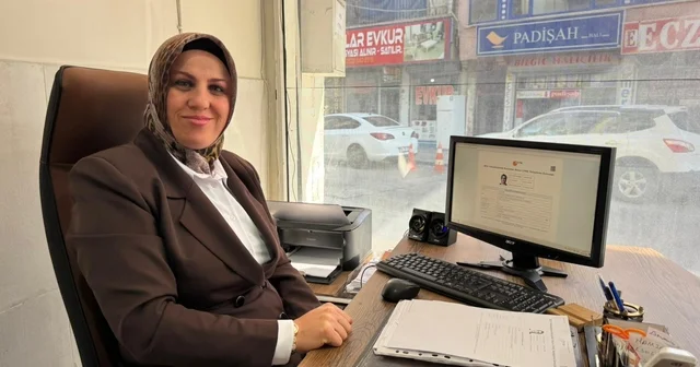 41 kızı erken yaşta evlilikten kurtarıp mücadelesiyle belgesele konu olan Muhtar Ana , üniversiteli oldu Diyarbakır Haberleri