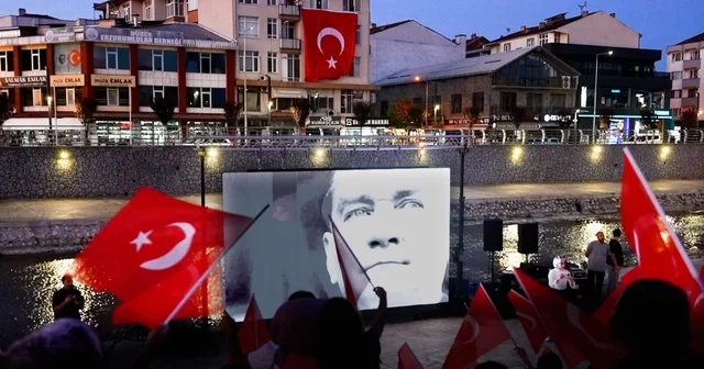 Düzce Belediyesinin 30 Ağustos Zafer Bayramı programında sürpriz performans Düzce Haberleri