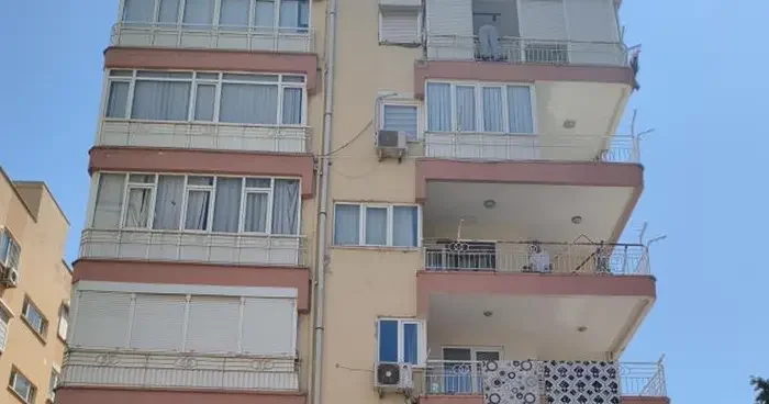 Metrelerce yükseklikte boşanma pazarlığı! Tehlikeli hareketlerle ölüme meydana okudu; eşini zor da olsa ikna etti