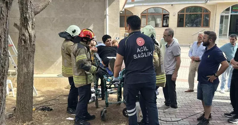 Oyun oynarken demir korkuluk çocuğun koluna saplandı