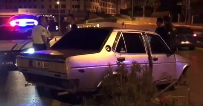 Yer Balıkesir... Alkollü ve ehliyetsiz sürücü kaza yaptı