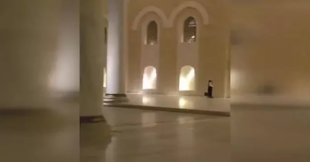 Büyük Çamlıca Camii nin avlusunda uygunsuz görüntüler tepki çekti