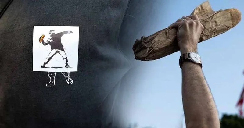 Direnişin yeni sembolü: Banksy nin Çiçek Fırlatan Adam ı Sandviç Adam a dönüştü! Protesto gösterilerinde artık sandviç Sözcü Gazetesi