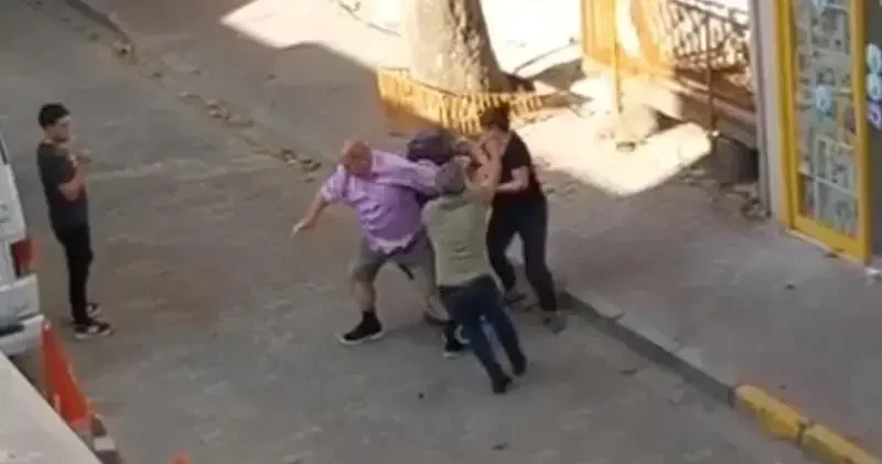 Ev sahibi ile kiracı arasında biber gazlı, sopalı kavga kamerada