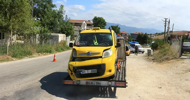 Tokat’ta taksi ile otomobil çarpıştı, hamile kadın bebeğini kaybetti: 5 yaralı