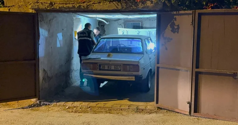 Kayseri de hırsızlar çaldıkları araçla kaza yapıp bir evin garajına park ettiler