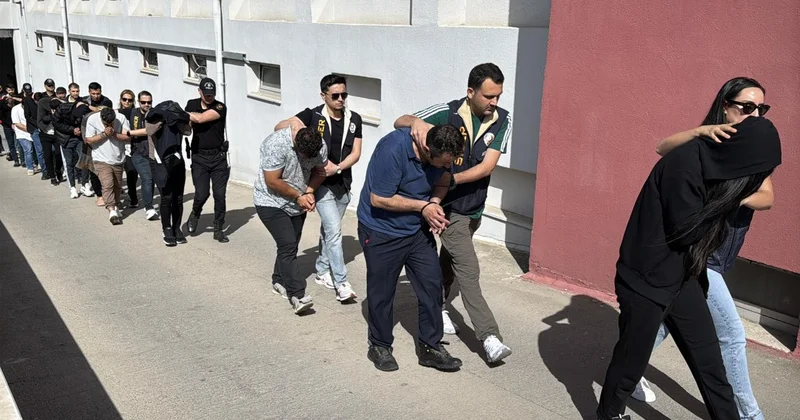 Adana da uyuşturucu suçlarından aranan 15 kişi yakalandı