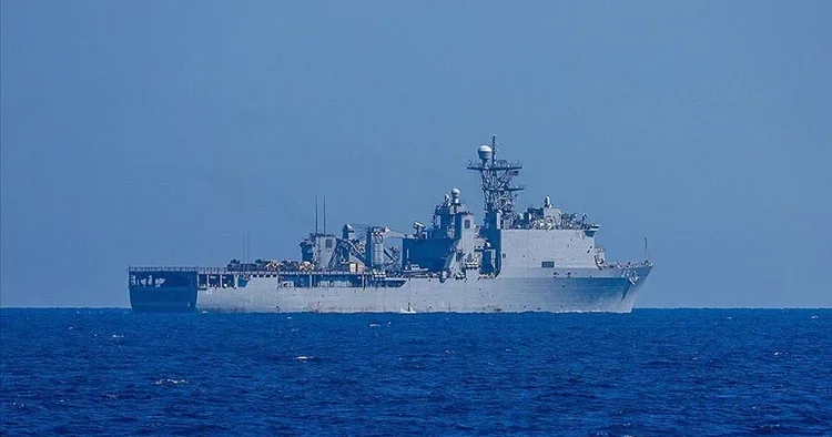 Güney Amerika da tansiyon yükseldi... Trump a rest çekti: ABD savaş gemileri gönderdi