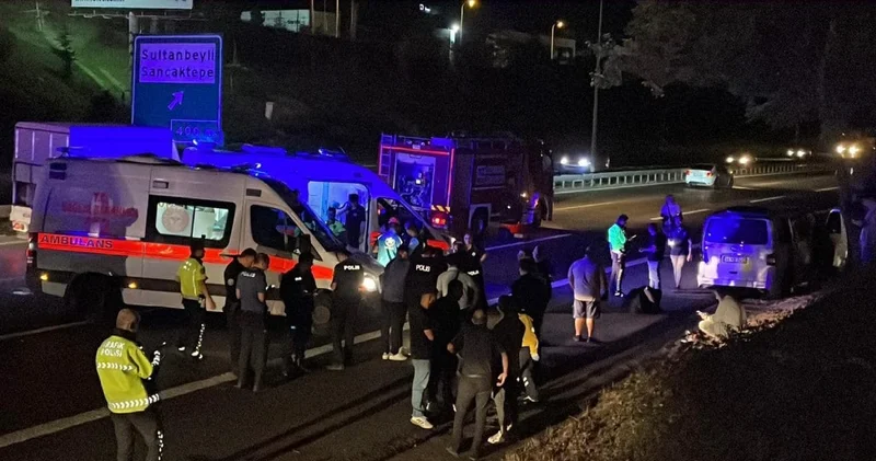 TEM de feci kaza! Yabancıları taşıyan minibüs kaza yaptı: 9 yaralı