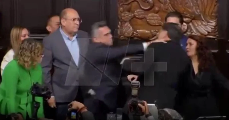 Meksika Senatosu nda kavga Dış Haberler