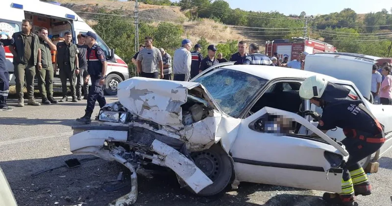 Samsun da iki araç kafa kafaya çarpıştı! Ölü ve çok sayıda yaralı var
